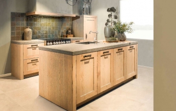 Transformeer uw eikenhouten keukenkasten met een whitewash effect: een stijlvolle update 🎨🍽️